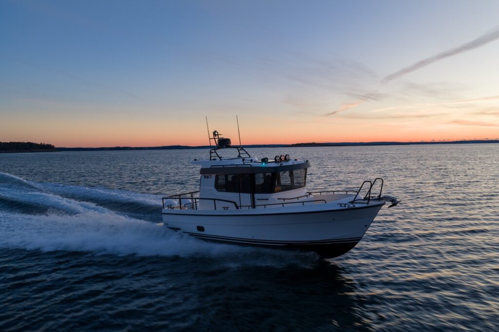 Side running profile of a Targa 27.2 Coupe at speed, highlighting its sharp bow entry, deep-V hull, enclosed pilothouse, and stable running attitude on open water.