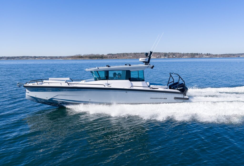 Axopar 29 Cabin underway with Chalk upholstery and Platinum Gray hull