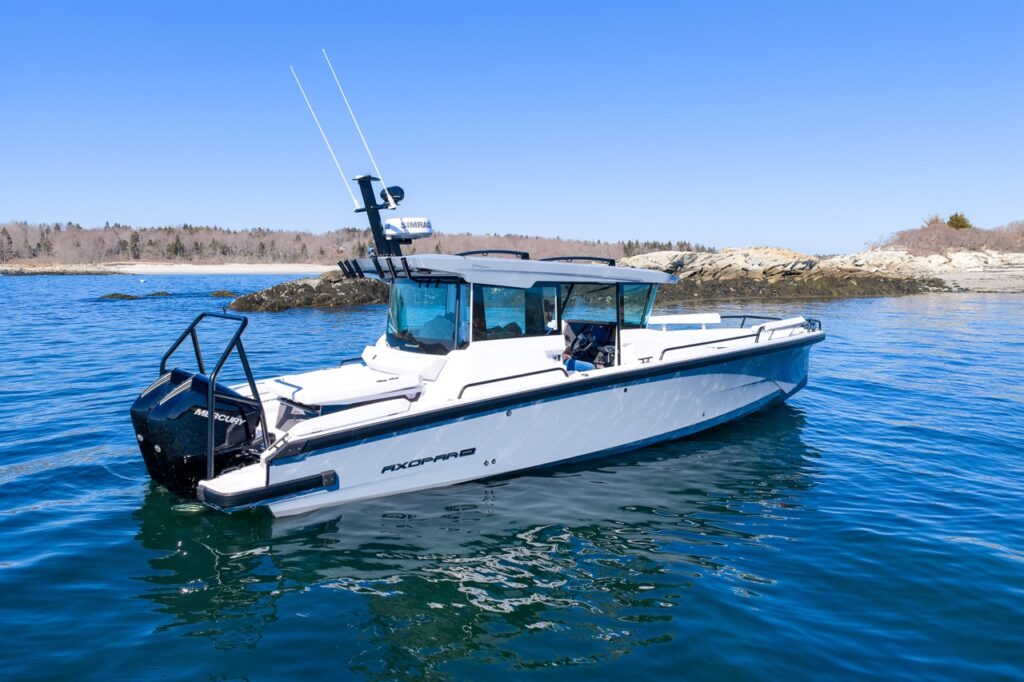 Axopar 29 Cabin with Platinum Gray hull and Chalk upholstery viewed from aft quarter