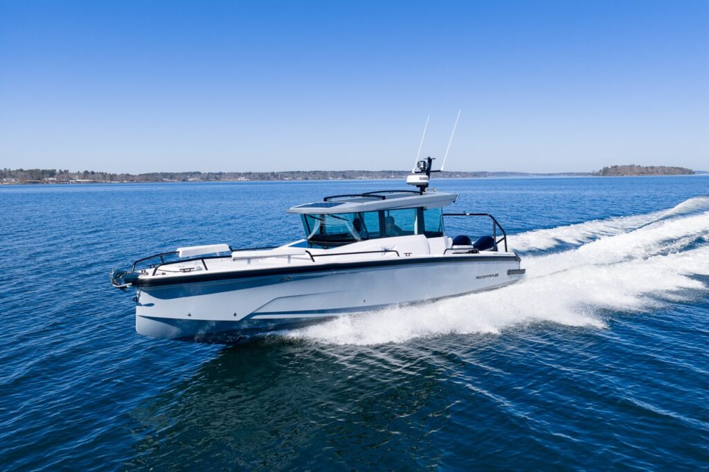 Axopar 29 Cabin running on open water with Chalk upholstery and Platinum Gray hull